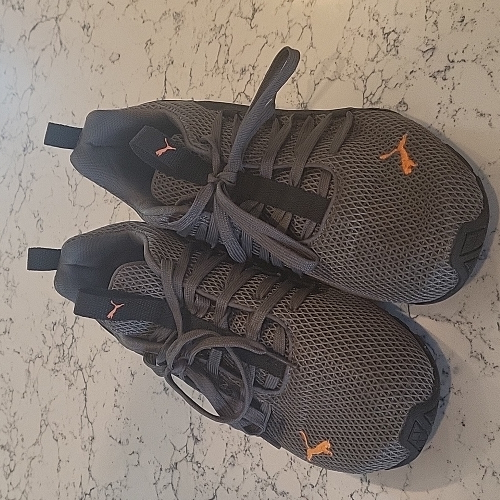 Puma Mens Axelion size 10.5